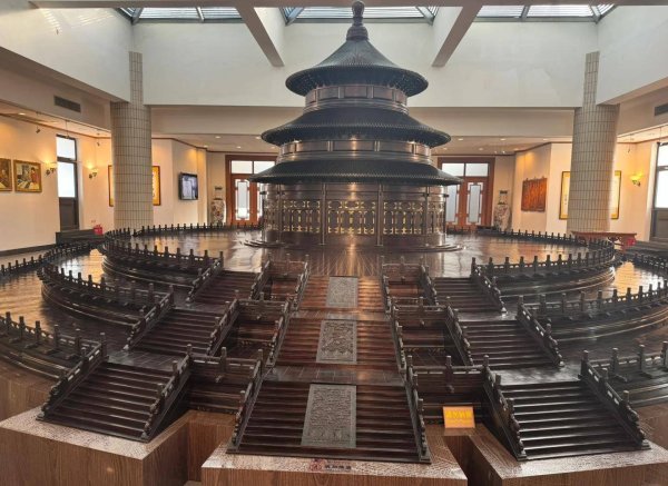 配资注意事项 唐僧娶女首富36年，不图钱财只守紫檀馆，继子女终于松口