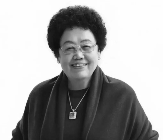 配资网首 陈丽华子女分走百亿家产，迟重瑞一句“您”喊了36年，晚年选择太意外